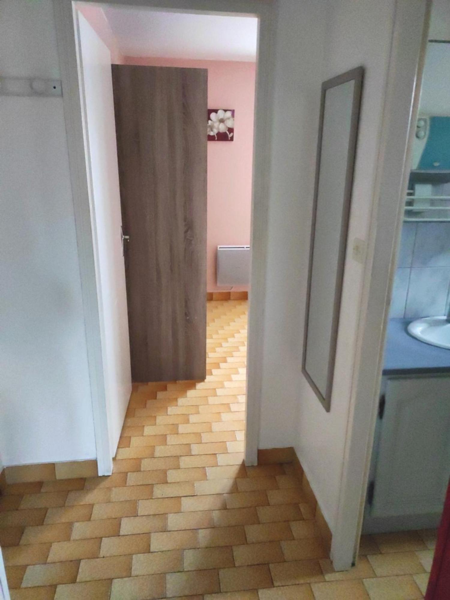 אגדה Lara 1 - Grand T2 Loggia Sans Vis-A-Vis Parking - Pres Centre-Port, Ile Des Loisirs, Plage Richelieu מראה חיצוני תמונה